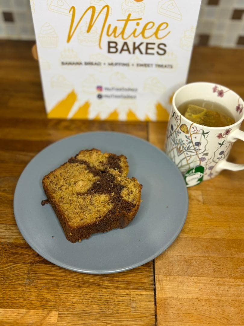 Banana cake with tea